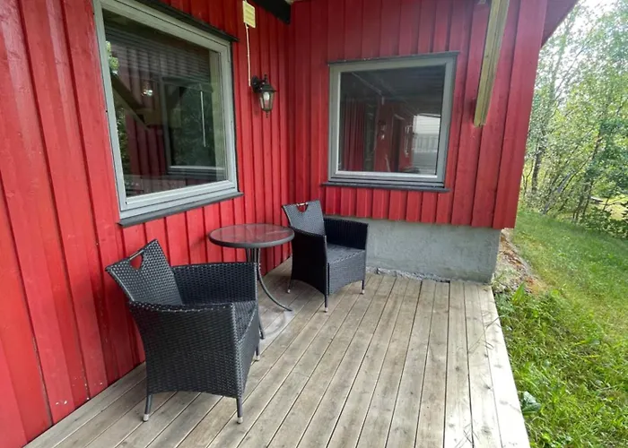 Sentral Og Romslig Leilighet Naert Senja
