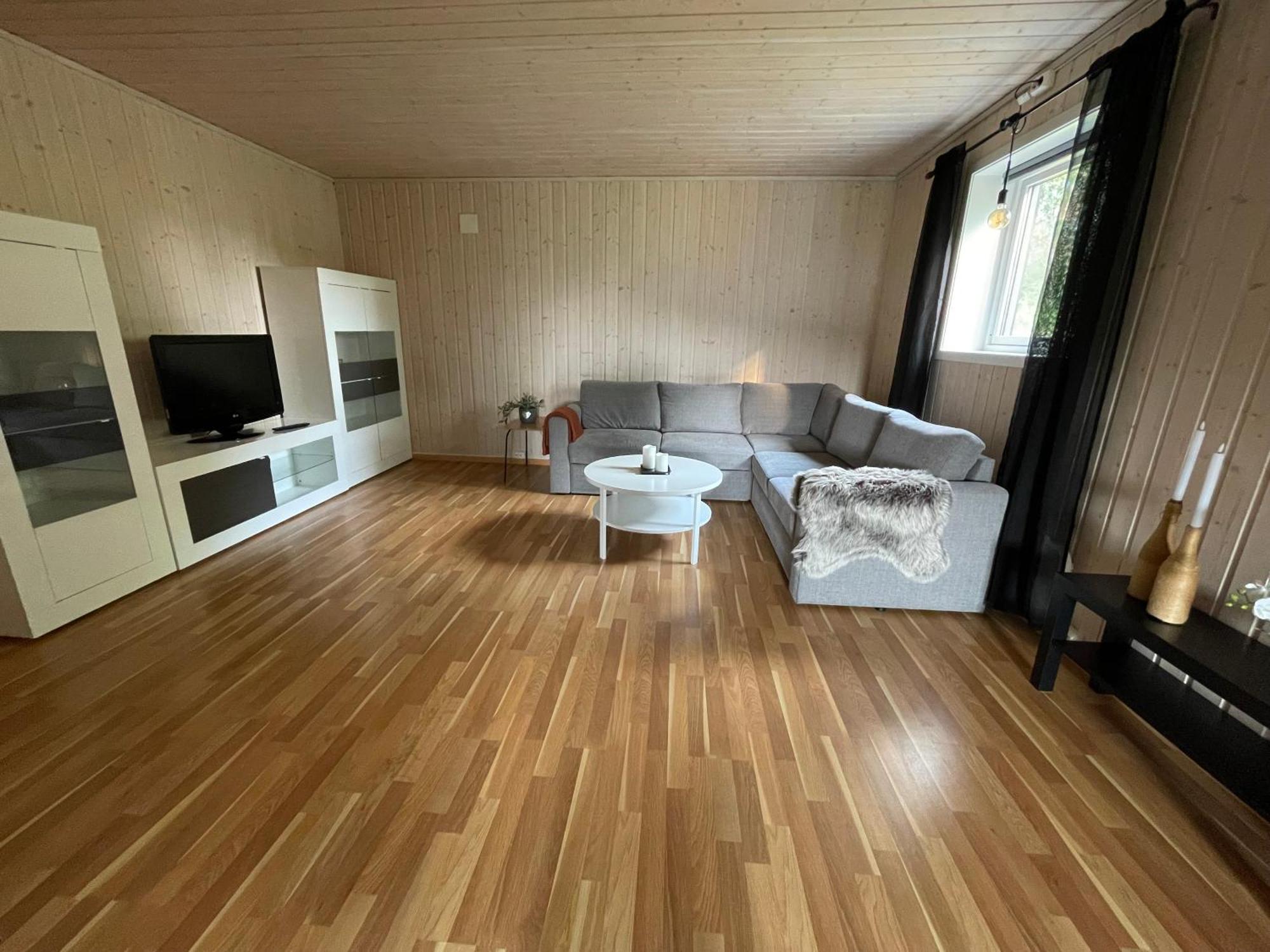 Apartment Sentral Og Romslig Naert Senja Finnsnes