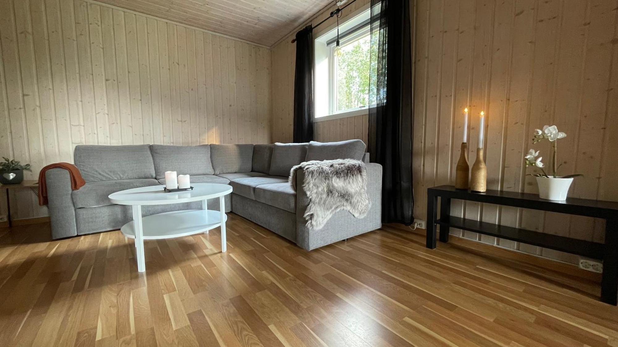 Sentral Og Romslig Naert Senja Apartment