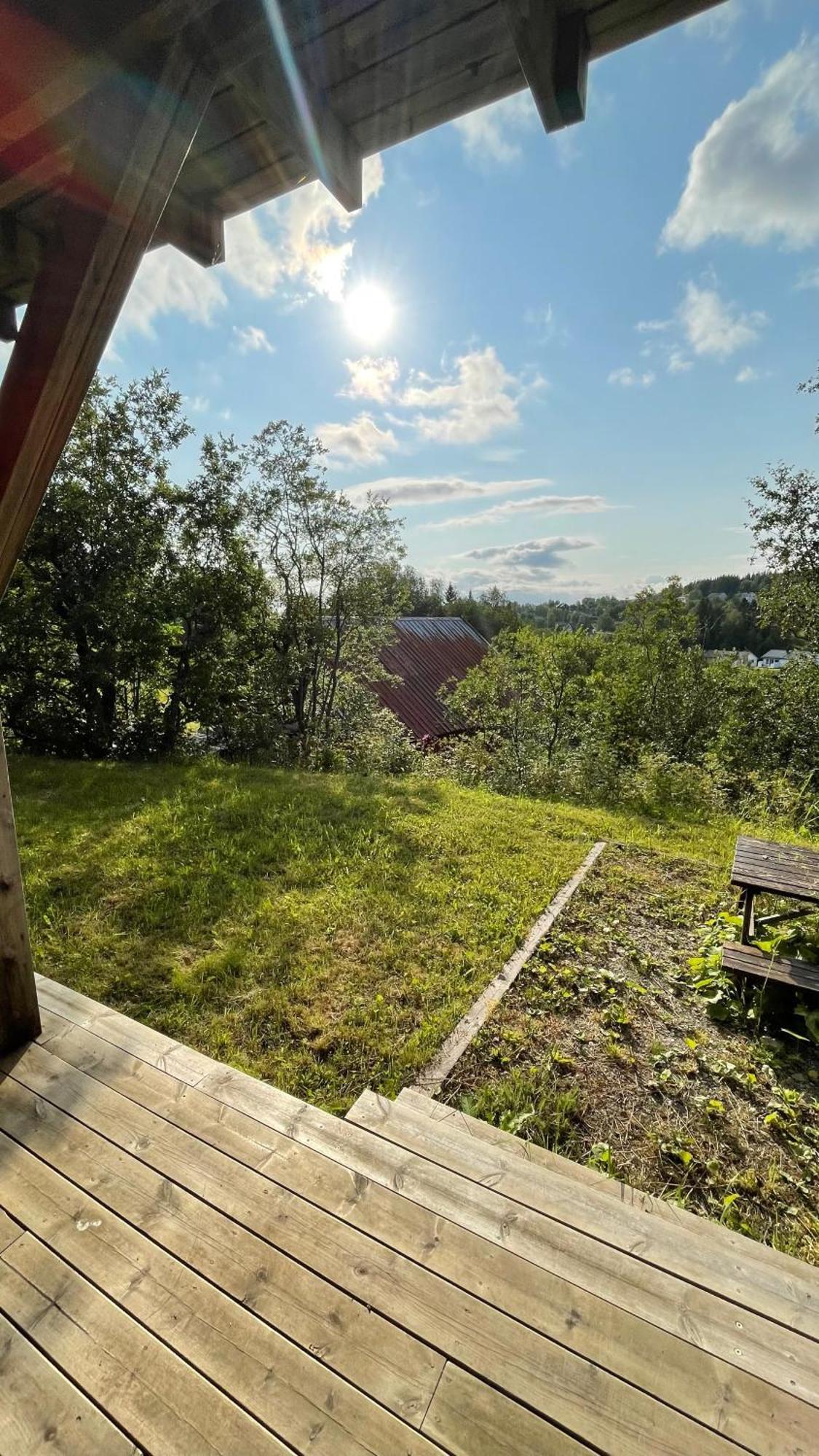 Sentral Og Romslig Naert Senja *