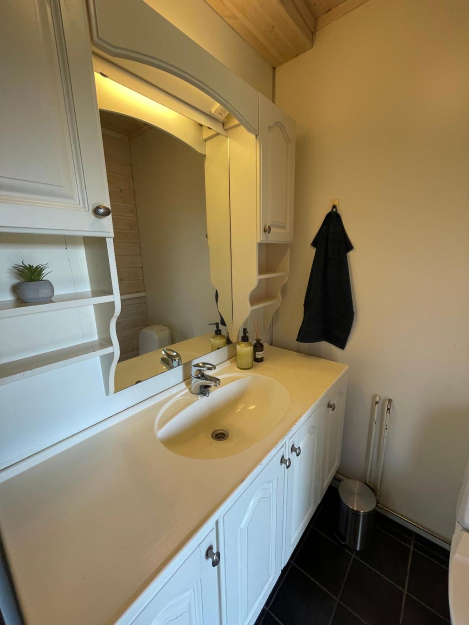 Sentral Og Romslig Naert Senja Apartment *